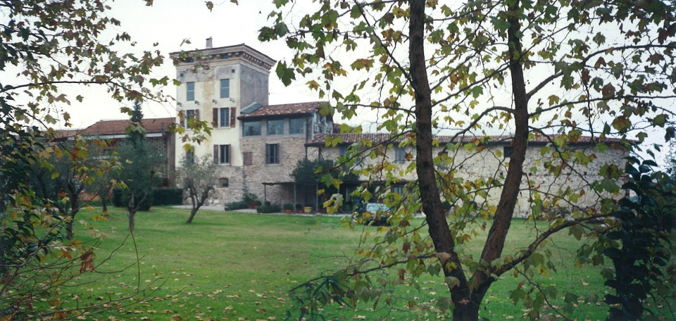 Borgo di Monteacuto, edificio storico