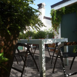 Particolare, tavolo e fioriera